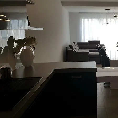 Lela V.i.p. דירה בלטונללה